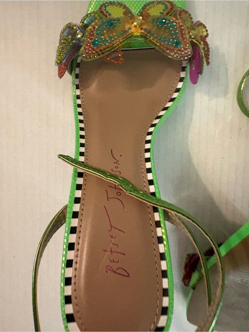 Betsey Johnson Butterfly Multi Colored Green Wedge Sandals 7.5 - Picture 8 of 10